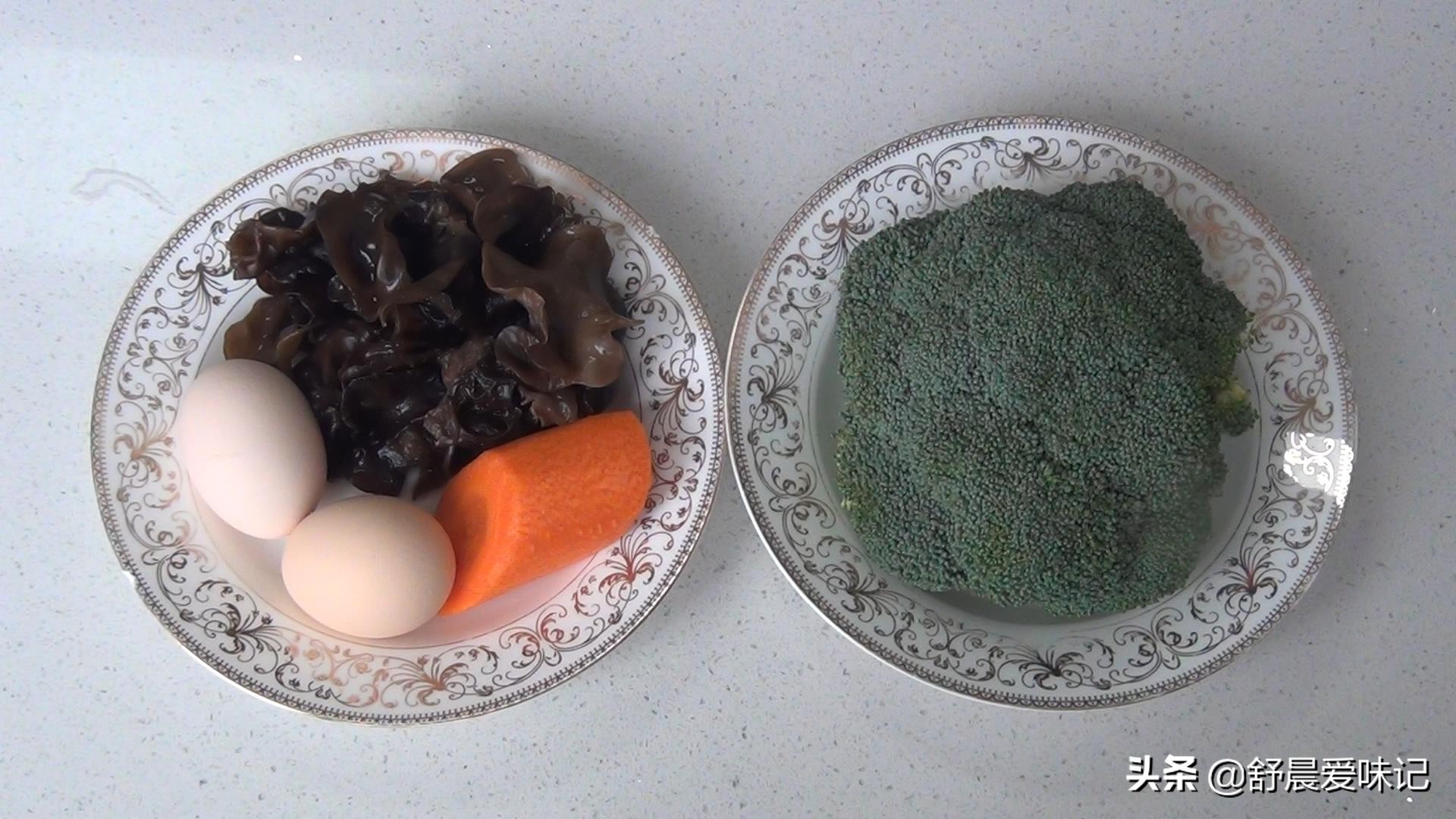 凉拌西兰花的最简单的家常做法,凉拌西兰花最好吃简单的做法