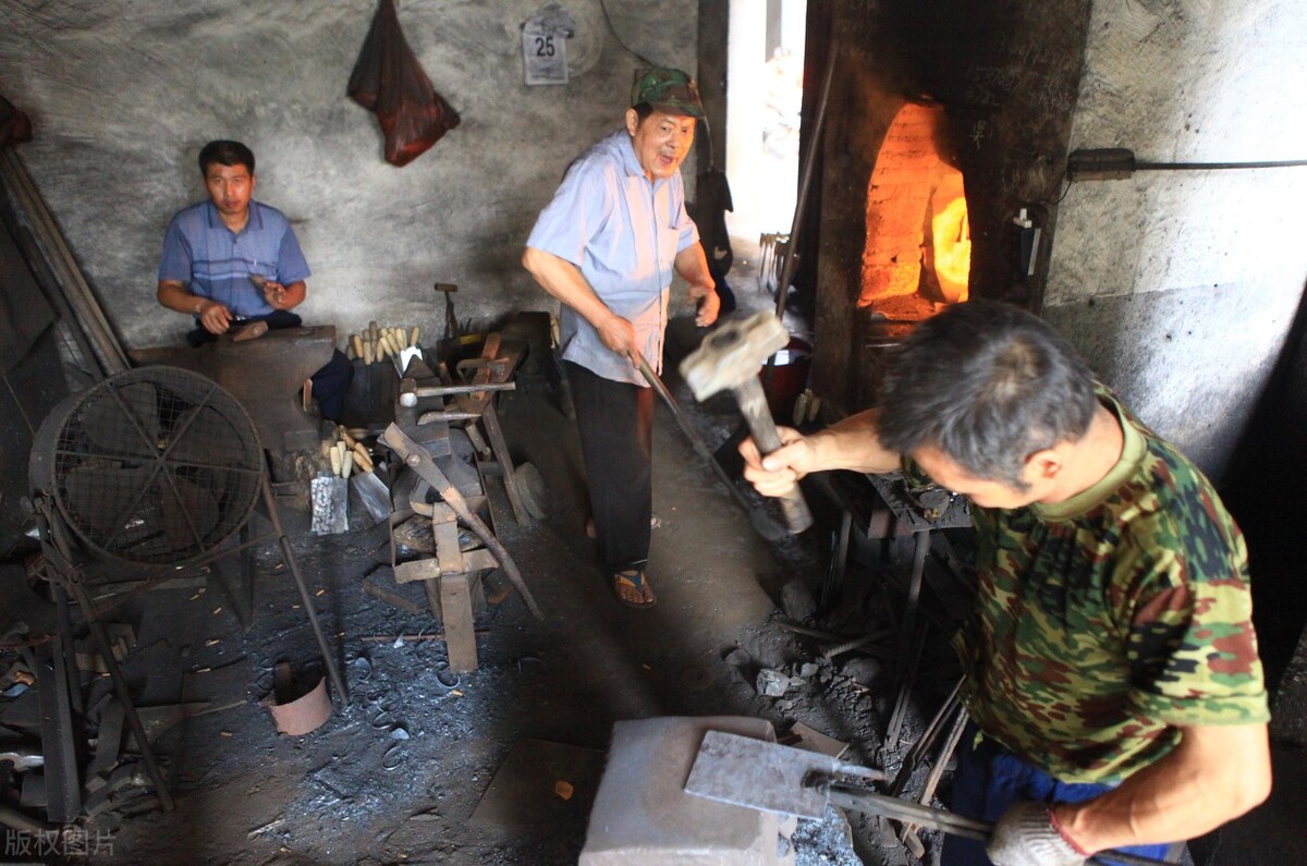 以前农村最吃香的行业,一修二补三打铁