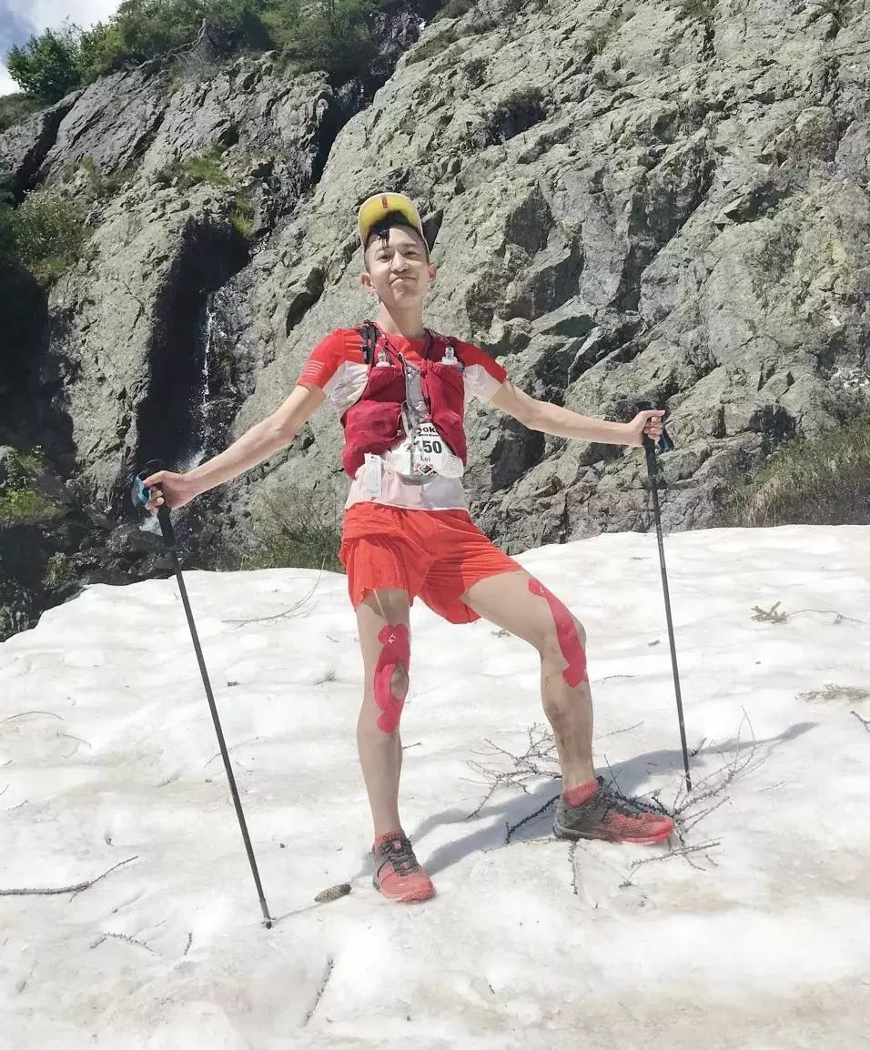 人物|踢着足球跑完首马！他说：做荒唐事才是正经事