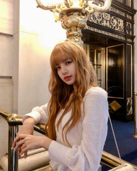 lisa看到王嘉尔回应视频什么反应,lisa看到王嘉尔回应视频