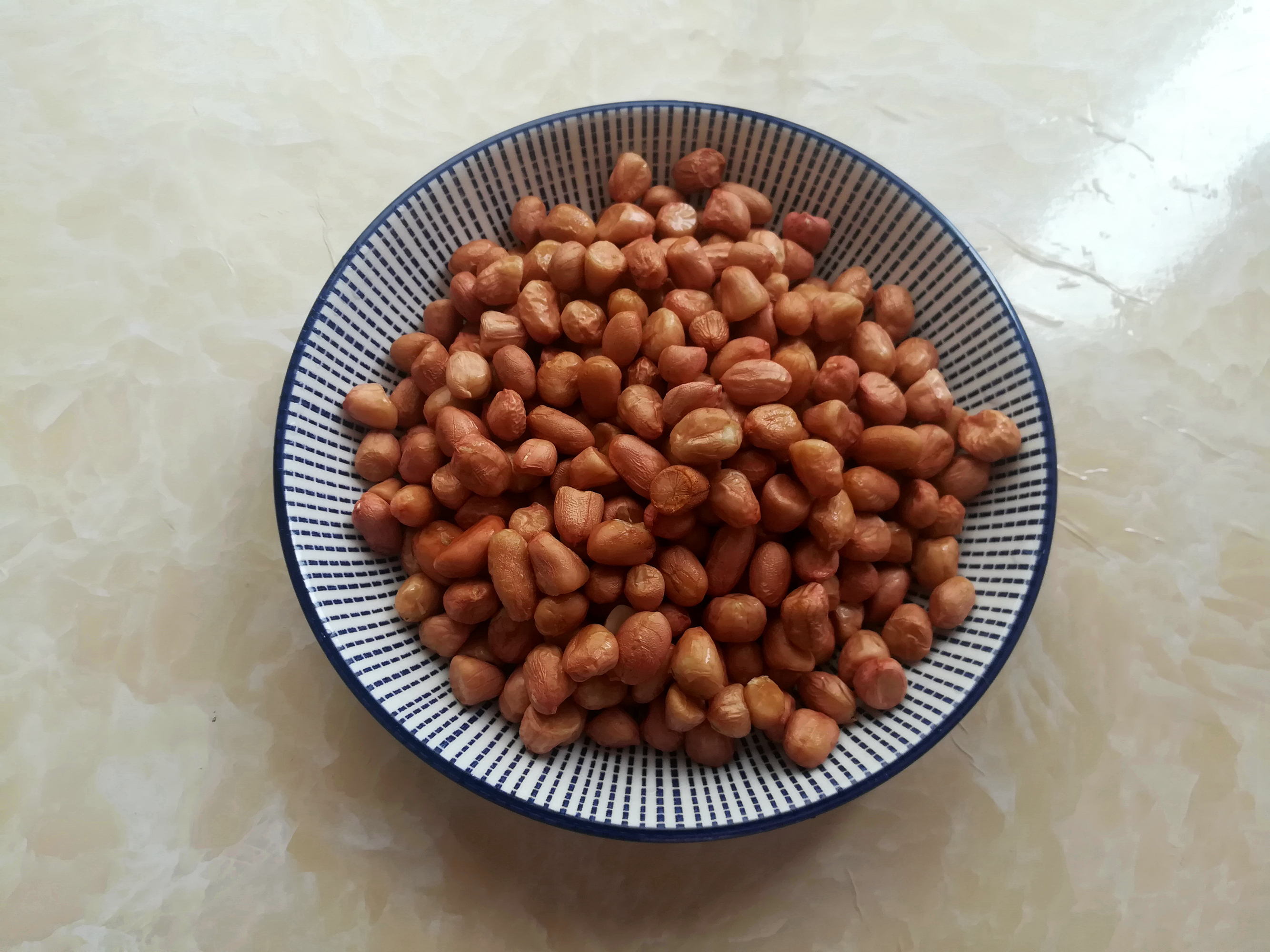 炒花生米用不用去皮,花生米必须用油炒才脆吗