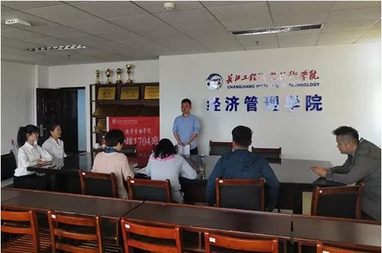 hr教你做简历,求职中hr让详细说说自己的简历