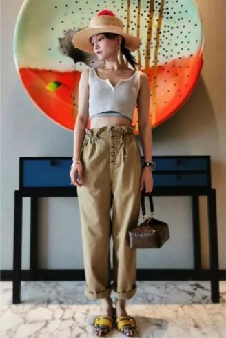 杨超越便宜衣服,杨超越同款紫色上衣黄色裙子