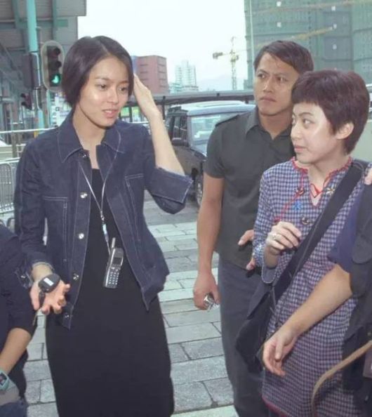 甩掉刘銮雄的爱马仕，甘比已在豪门当家做主，大局已定气势足？