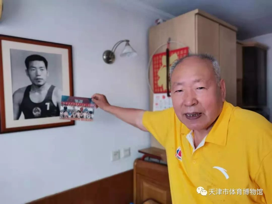 中国篮球队最早红色球衣,天津市体育队队服