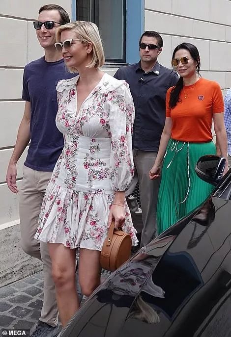 刚甩了23岁“小鲜肉”，50岁邓文迪又收割一超级富豪，来头不小