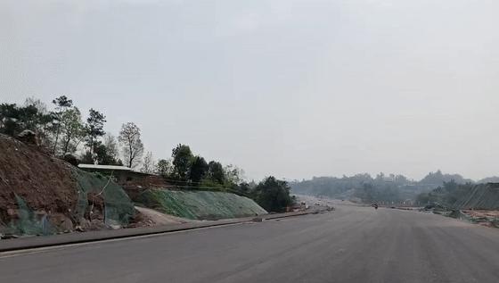 宜宾城区最新交通规划图,双向8车道还会继续扩建么