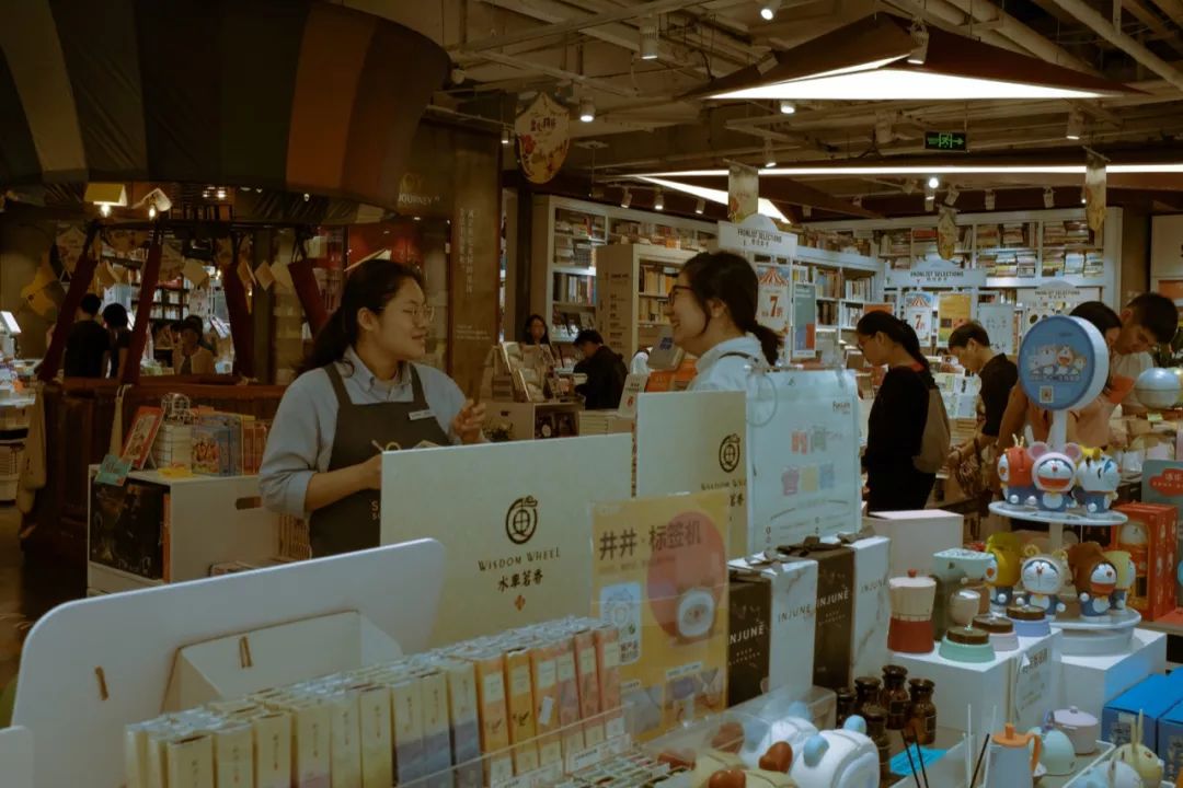 我和男朋友一起上班,我和男朋友在同一家公司实习