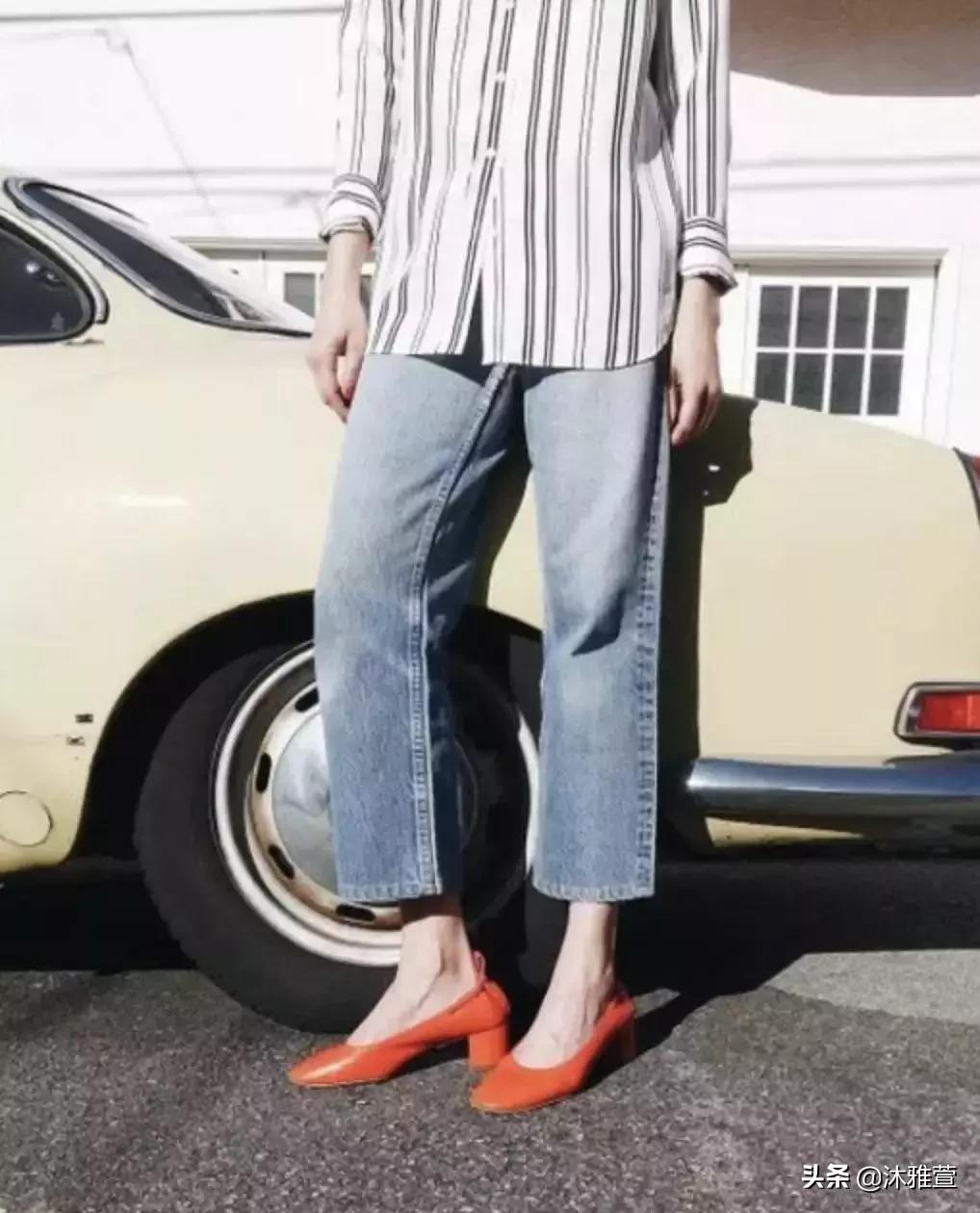 穿红色衣服红色鞋子,红色芭蕾单鞋配牛仔裤