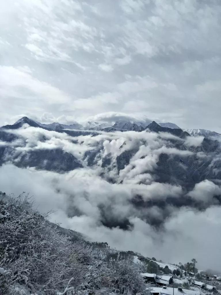 慢综艺之光拒绝剧本测评数十家“顶级”民宿，第一期就是浮云牧场