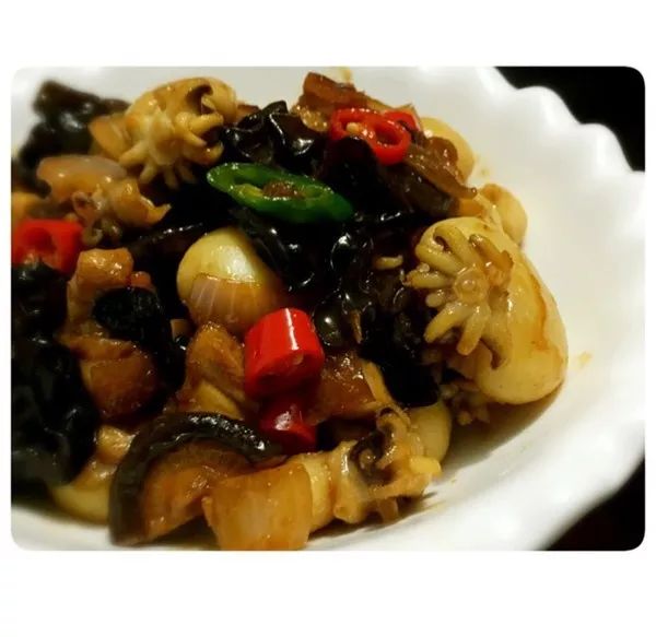 南宁本地菜泡椒炒墨鱼仔,辣炒墨鱼仔第一美食