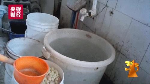 北海道白色恋人饼干厂的小把戏：企业的丑闻，从谎言开始