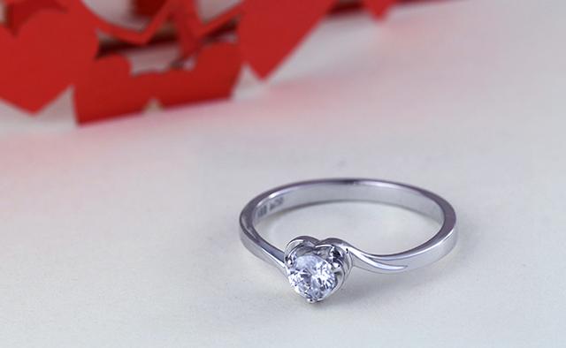 30分和50分钻戒哪个性价比高,30分钻戒和40分钻戒选哪个