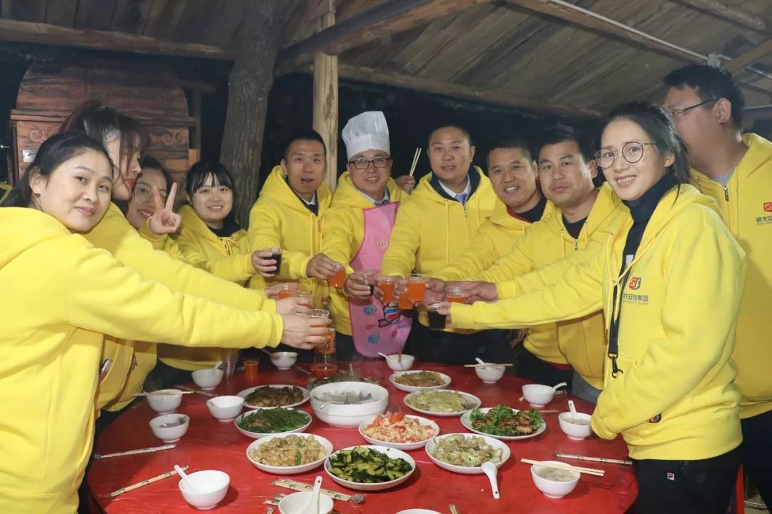 激情成就梦想汗水铸就成功,激情成就梦想团队铸就辉煌前言