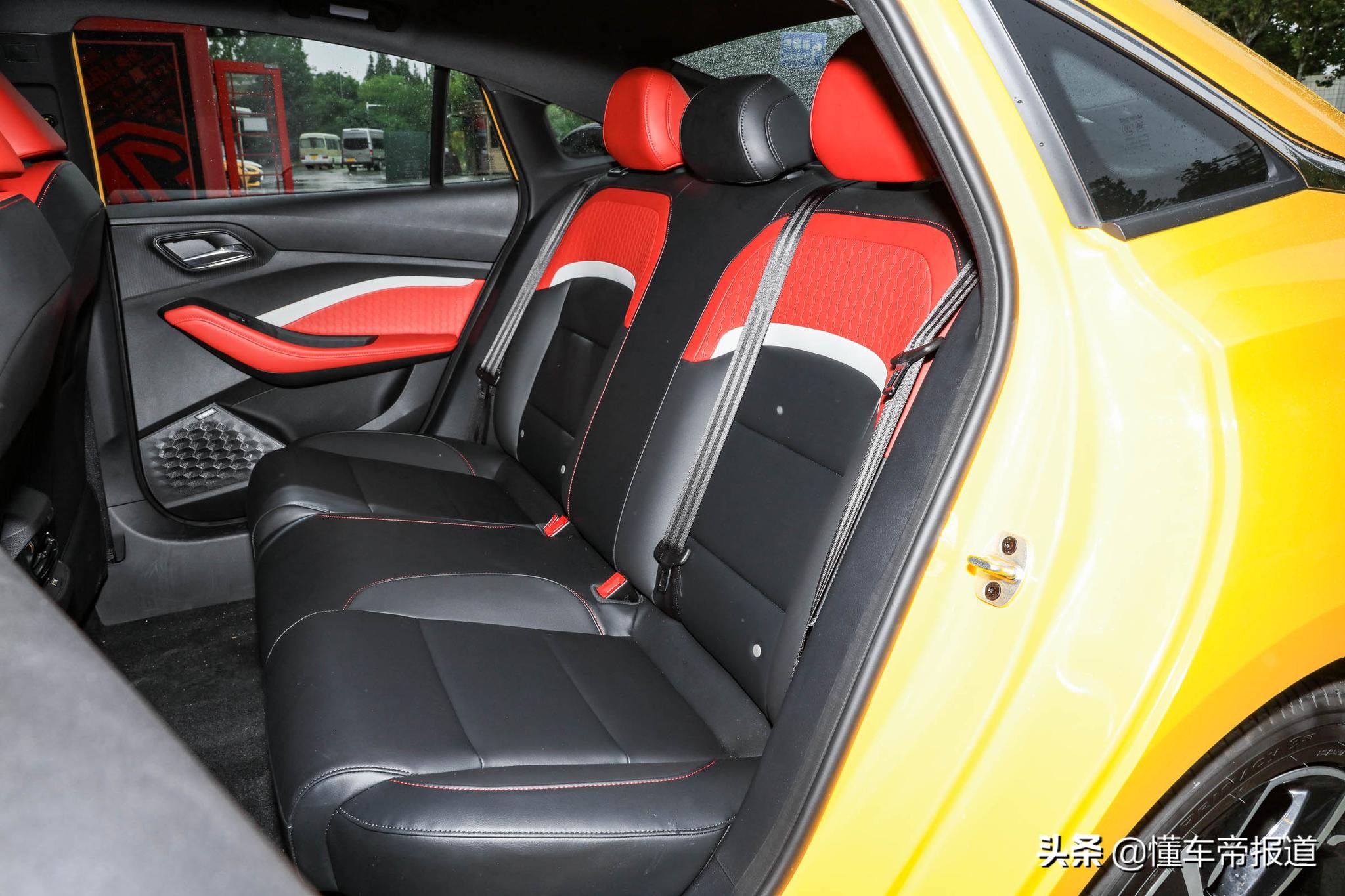 名爵mg5180dvvt青春旗舰版对比帝豪,名爵mg5自动挡中配1.5l2023款落地价