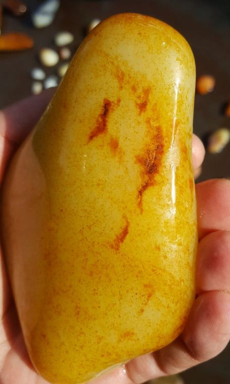 新疆和田玉籽料滚筒染色,染色和田玉籽料皮色特点