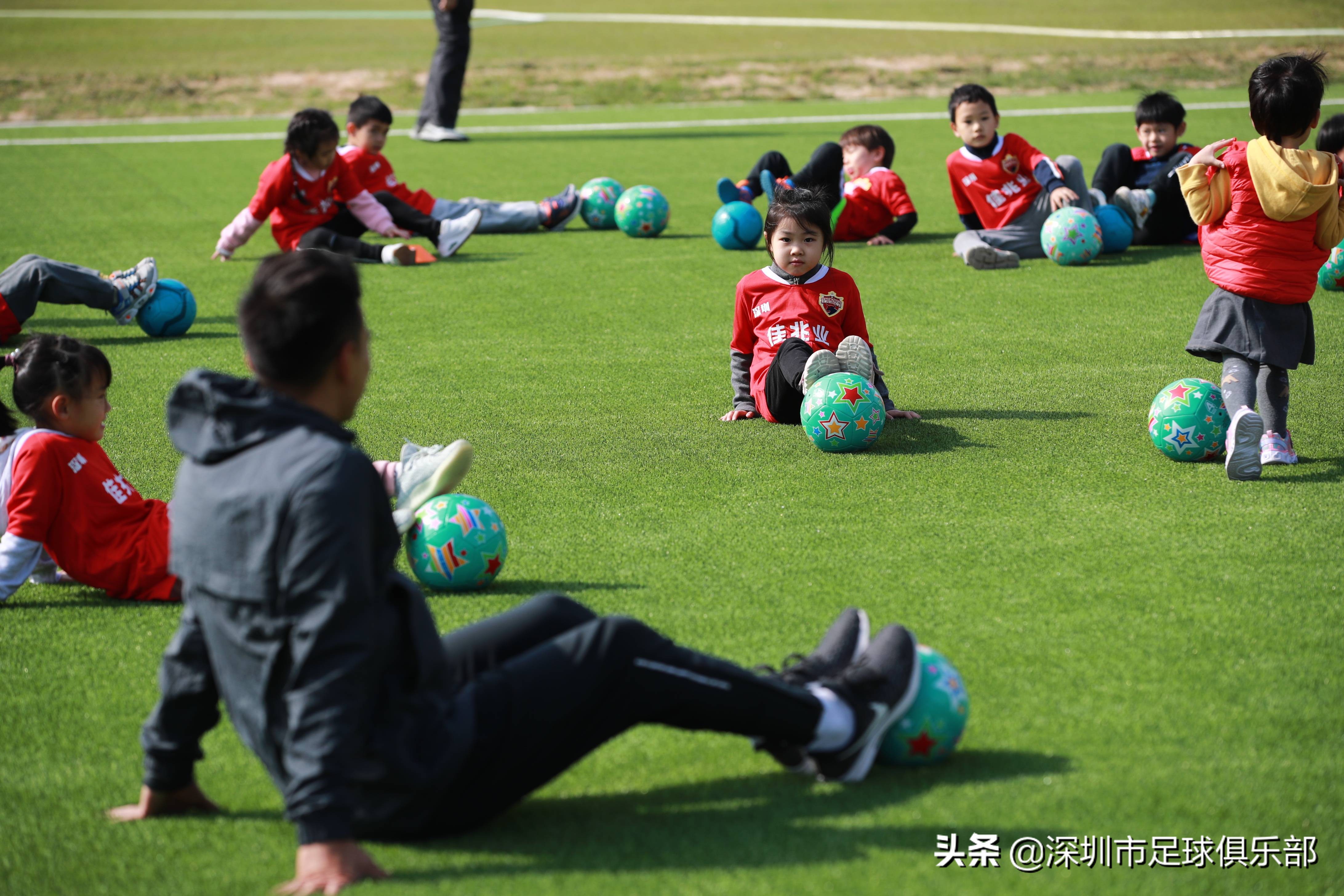 深圳佳兆业足球培训,深圳宝安区少儿足球体验课