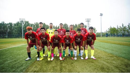 华晨宝马第一名,足球联赛榜首之战