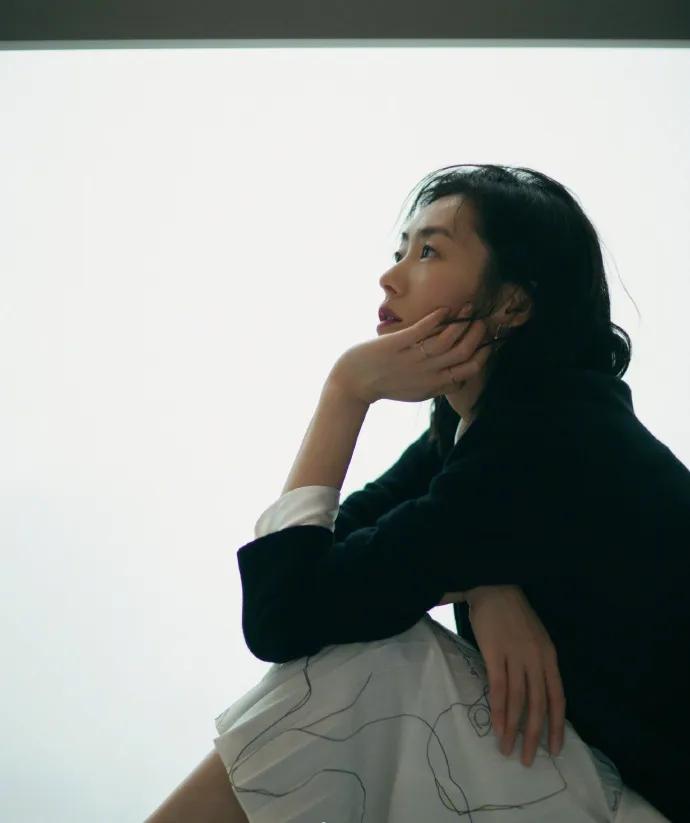 模特拍照姿势怎么调,模特拍视频如何保持松弛感