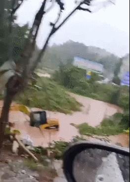 挖机被水淹了怎么处理,挖机行情惨淡挖机司机该何去何从