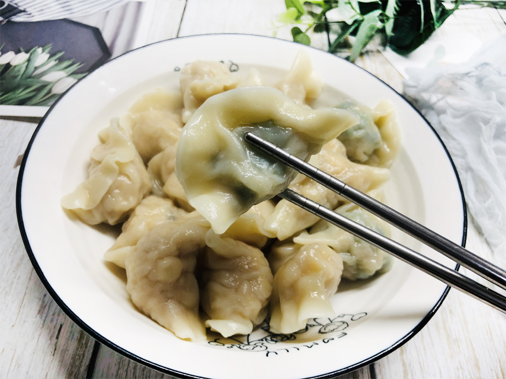 冰箱里冻的饺子怎么煮不会破皮呀,煮饺子切记不可开水就下锅