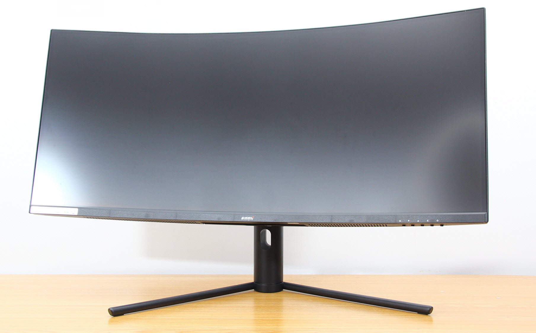 2k240hz27寸曲面带鱼屏显示器,接口丰富的34寸带鱼屏曲面显示器