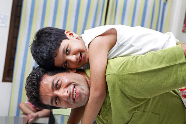 跟爸妈记仇的孩子怎么管教,孩子记仇父母的原因