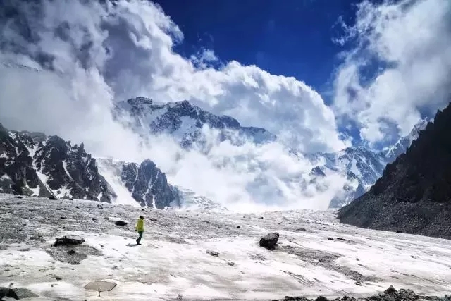 新疆最凶险峡谷路,新疆博格达峰徒步路线
