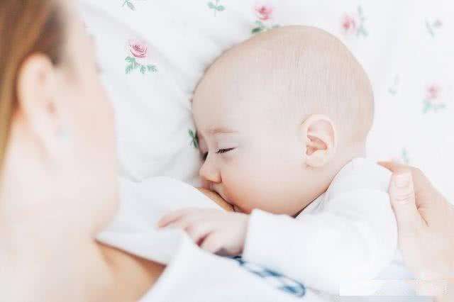 小孩子喝奶被呛到怎么办,小孩喝奶被呛到