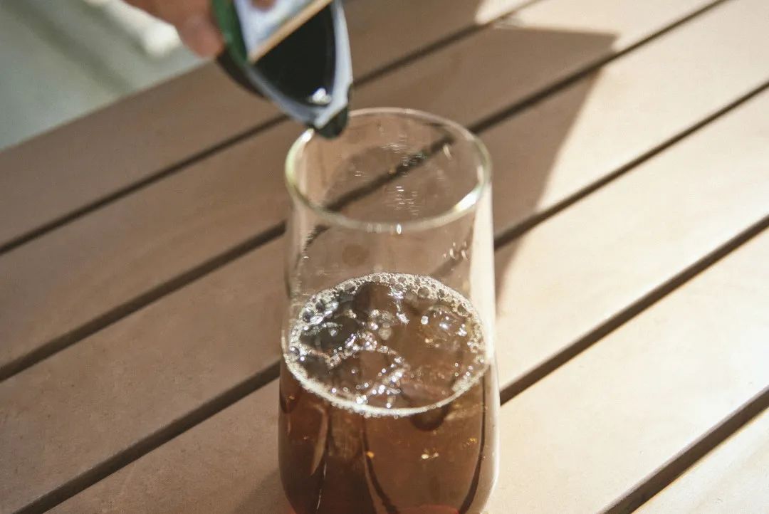 luckincoffee瑞幸咖啡生椰拿铁,复刻瑞幸生椰丝绒拿铁