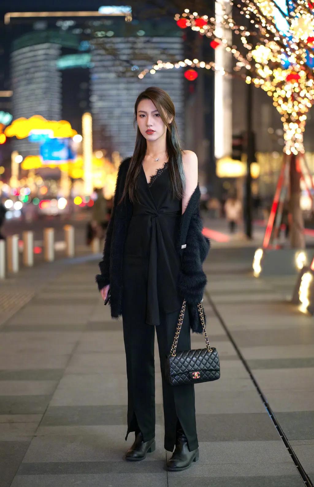 香奈儿chanel2023新款半月包,香奈儿18年早春限量版彩虹包