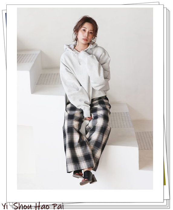 thombrowne灰色卫衣5码上身效果,春季灰色卫衣怎么搭配才好看