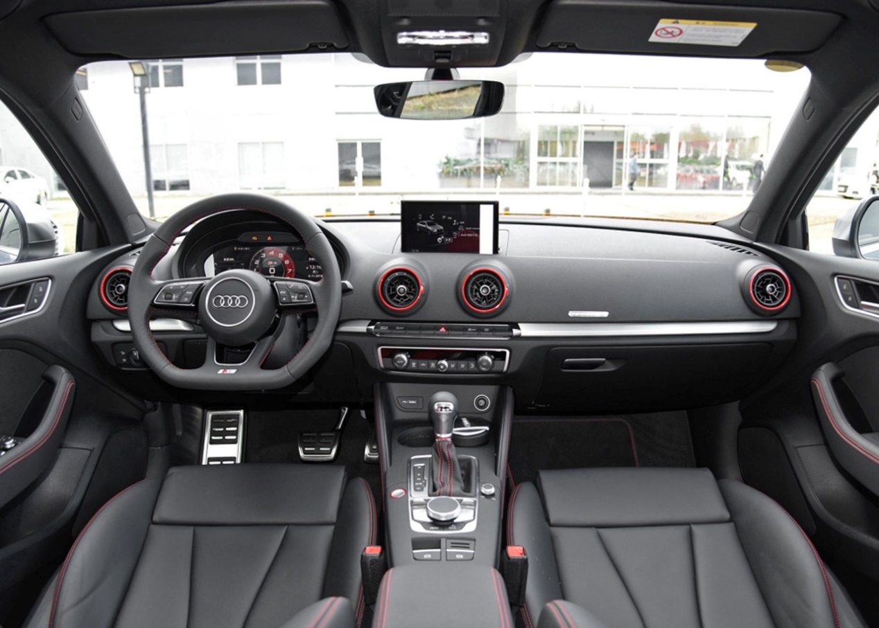 奥迪a3时尚运动版跑高速,很动感的奥迪a3高清素材