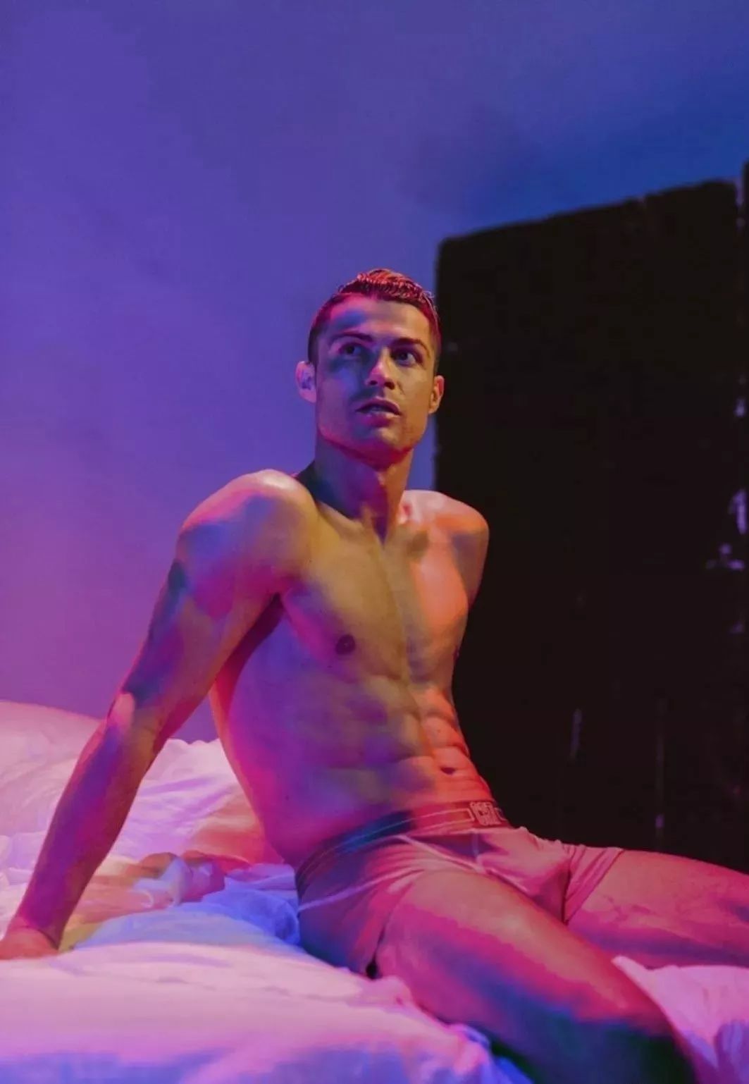 c罗大秀手臂肌肉惊呆众人,c罗最新肌肉照