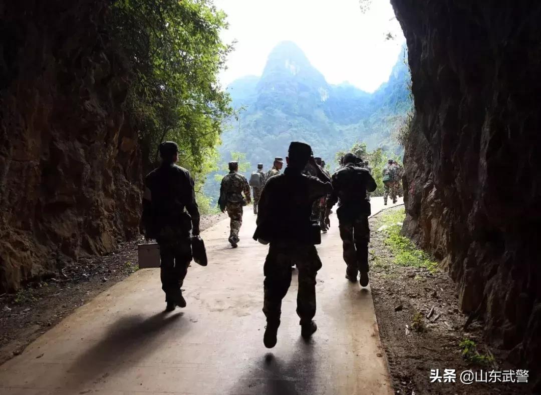 战鼓催春丨欣逢本命年，看广西*警武**三代人同框说感悟！