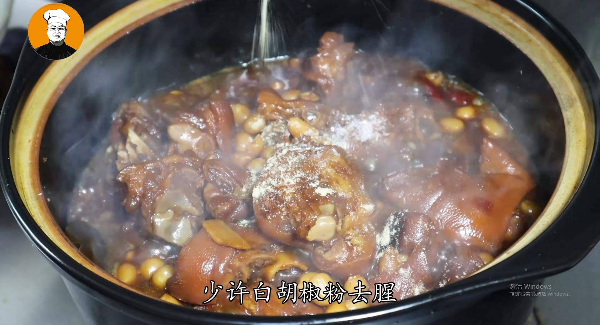 花生红烧猪蹄怎么做才软烂不腥臭,猪蹄焖花生米怎样做才不会黑