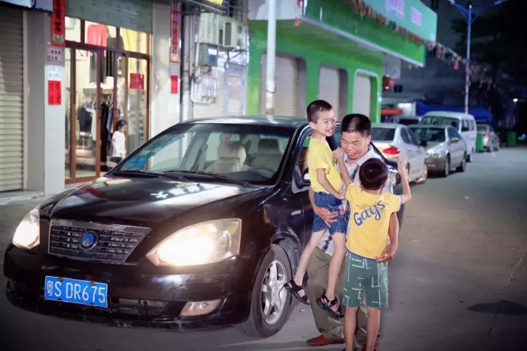 绕地球两圈半,绕地球跑三圈