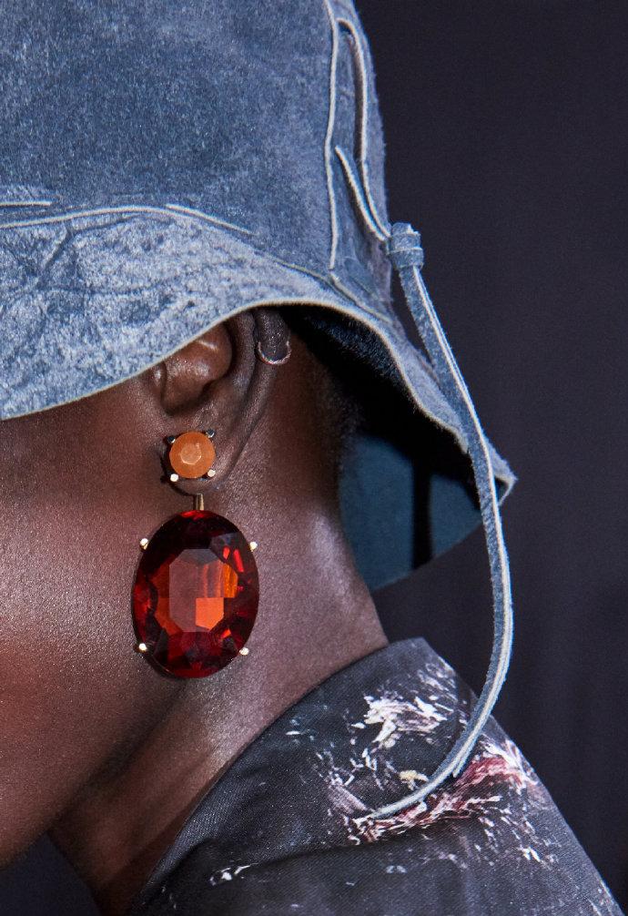 谁告诉你，Acne只是一个爆款“潮牌”？