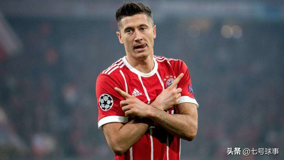 福登把球塞进球衣里庆祝动作,于大宝进球庆祝动作