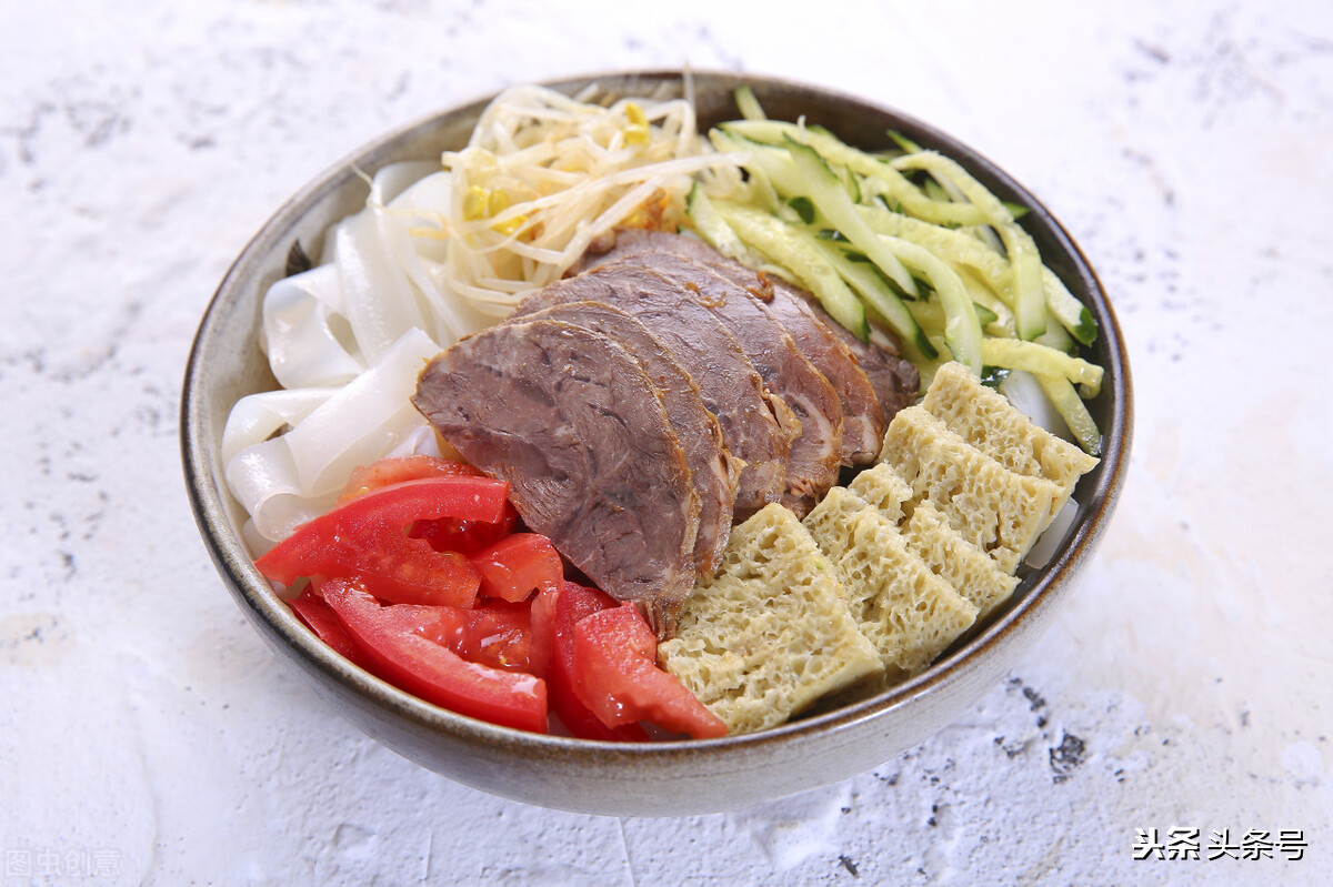 大姐卖凉皮一天营业额2000,大姐卖凉皮日入2000