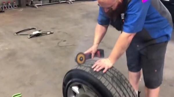 为什么劳斯莱斯轮胎能卖80000元,劳斯莱斯为什么敢卖这么贵