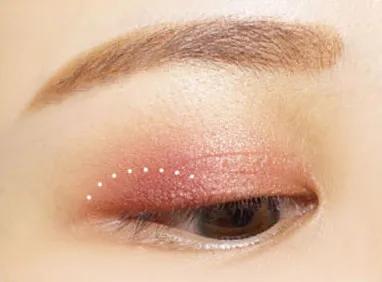 单眼皮肿眼泡眼妆3ceovertake,overtake眼影单眼皮肿眼泡眼妆教程