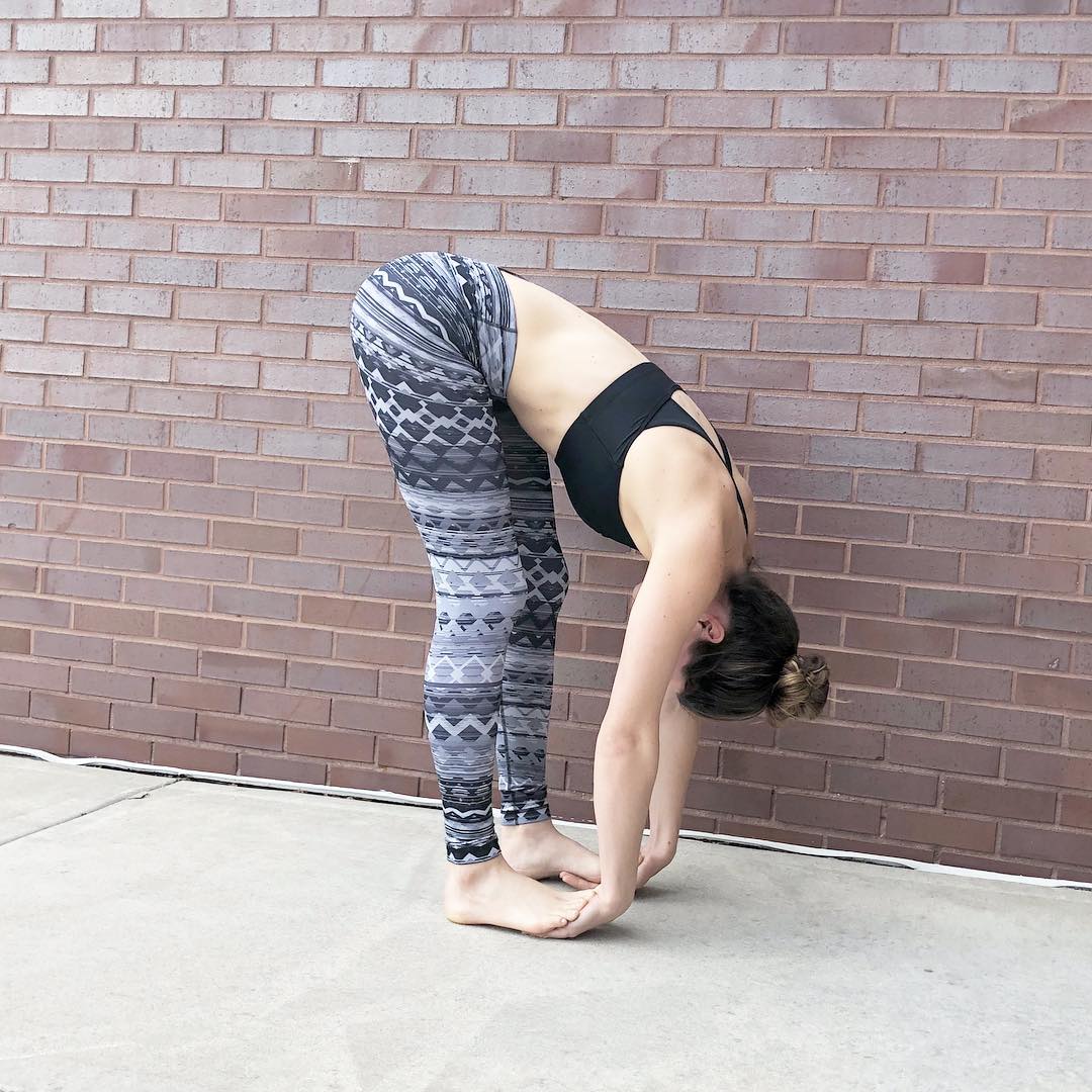 给身体松松绑，打破“不可能”，哪里像是腰酸背痛的人