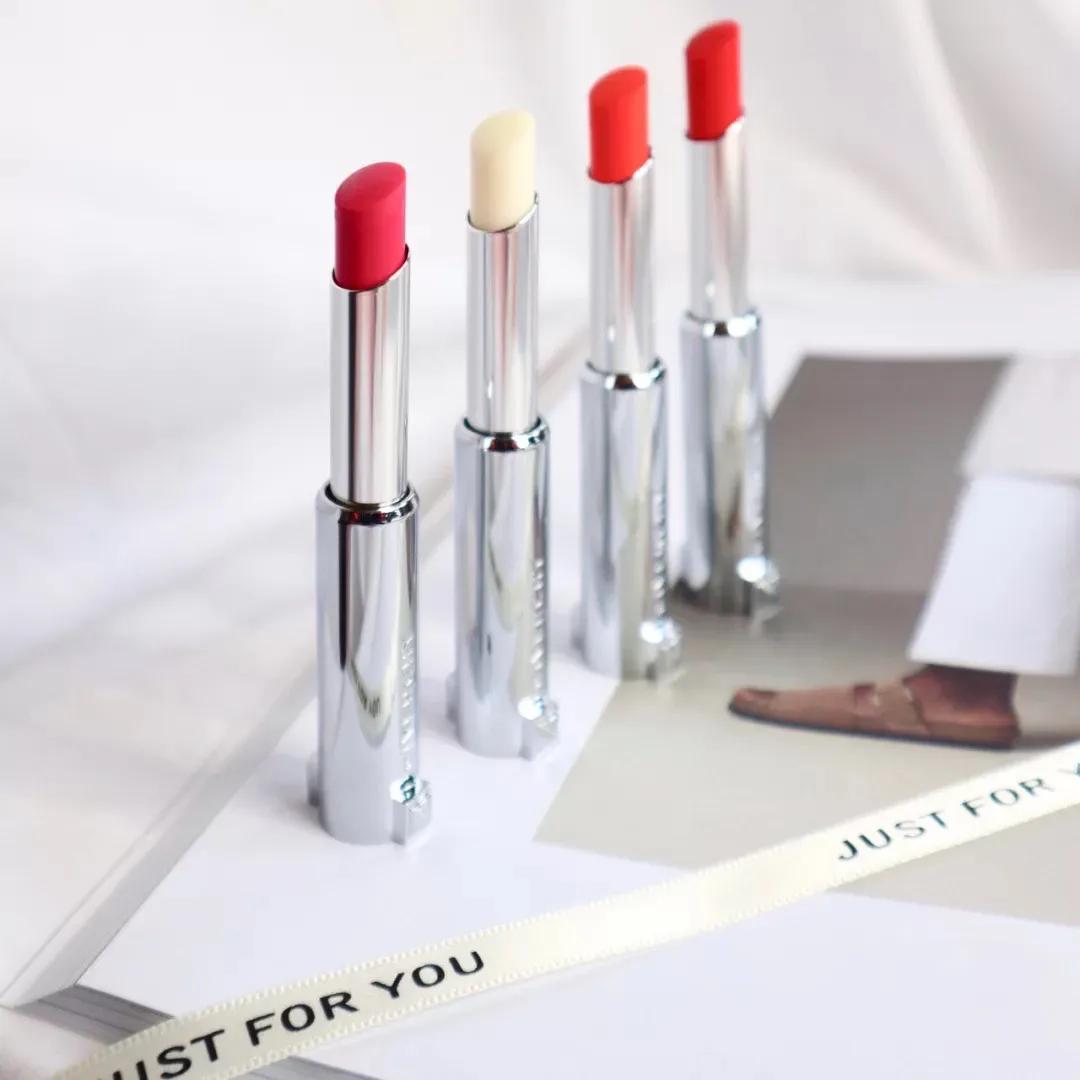 哪个女生能逃得过李佳琦?纪梵希粉色小羊皮试色