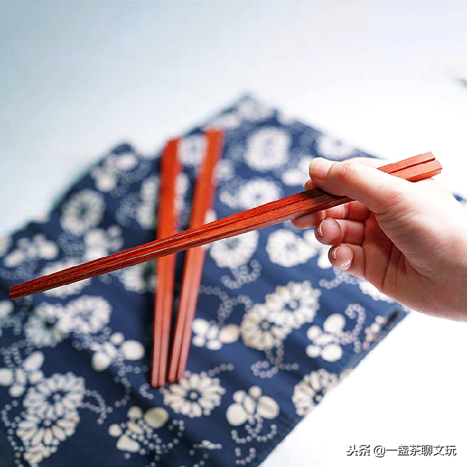 野蛮的刀叉却嘲讽筷子的优雅?手造一双专属筷,五千年文明教做人