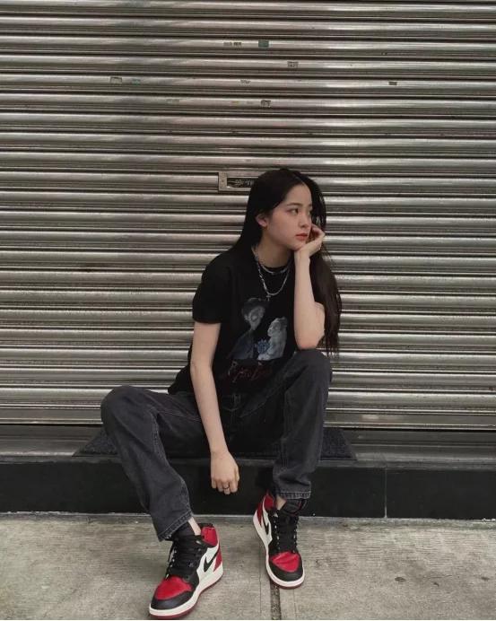 欧阳娜娜aj1,欧阳娜娜上脚香槟黄匡威