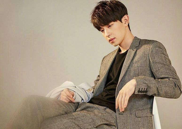 邓伦太白了，剧组要为他换摄像机！网友：不愧是“牛奶肤邓伦苏”