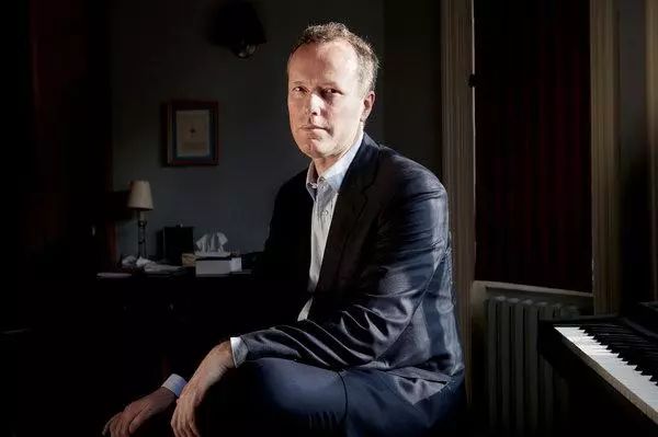 亲爹在高铁上猥亵女儿，不是父爱是下流！