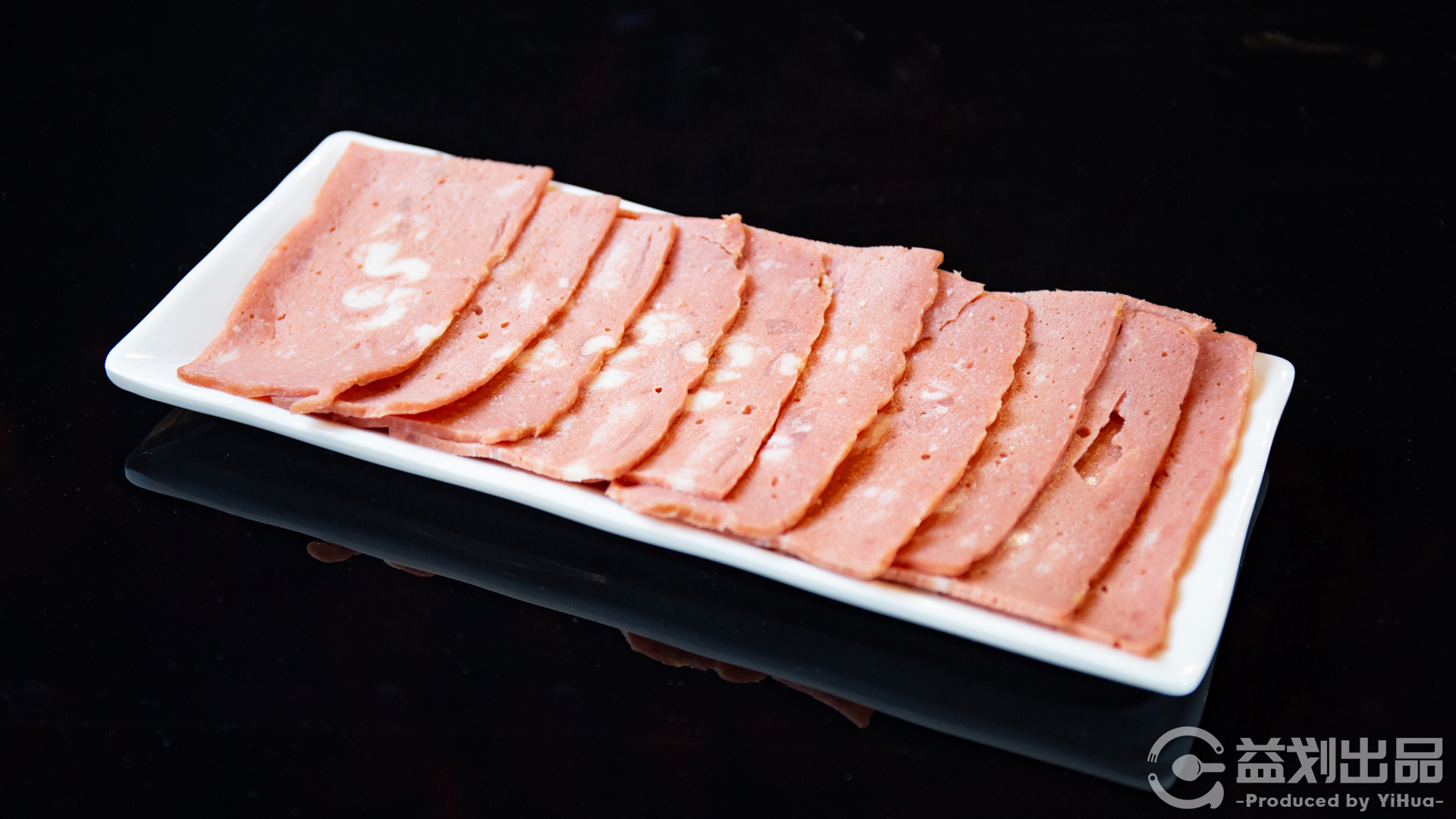 呼市旋转火锅烧烤一体餐厅,呼市吃烤肉推荐餐厅有哪些