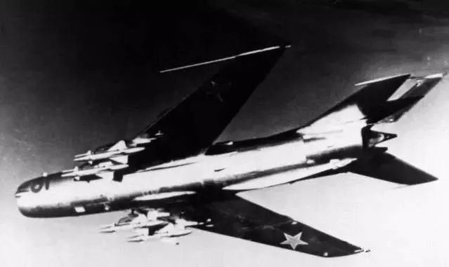 飞机翅膀那么薄为什么能托起机身,飞机翅膀的翼稍小翼有几种